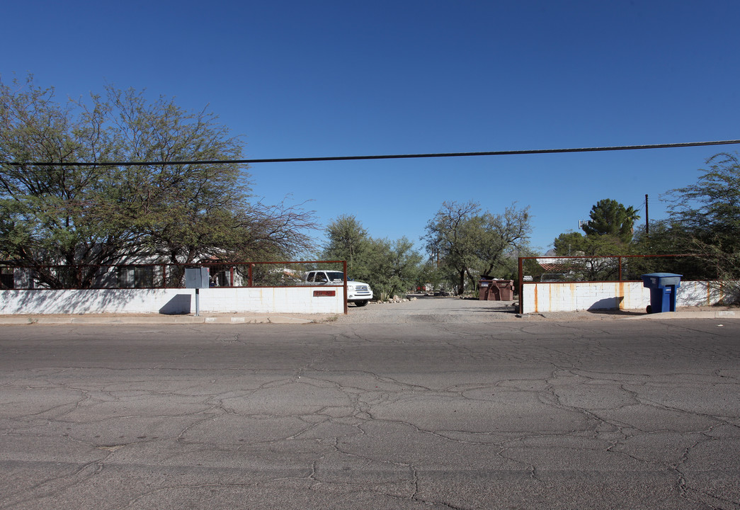 231-247 E Delano St in Tucson, AZ - Building Photo