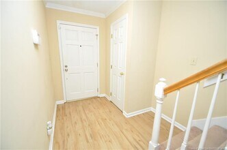 1004 Oak Lake Ct in Raleigh, NC - Building Photo - Building Photo