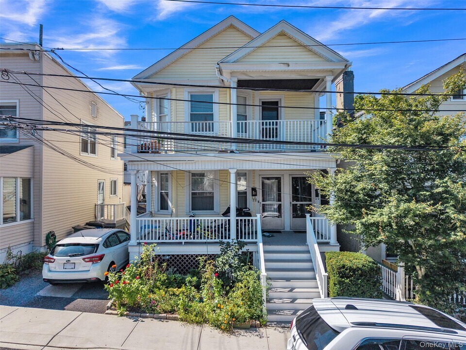 28 W Elizabeth St in Tarrytown, NY - Foto de edificio
