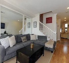 1012 7th St SE in Washington, DC - Building Photo - Building Photo