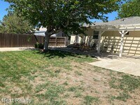 805 Oakwood St photo'