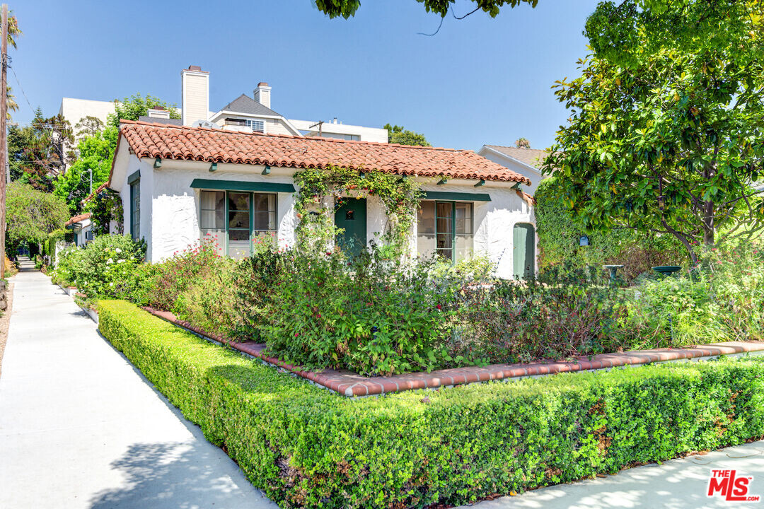 12263 Gorham Ave in Los Angeles, CA - Building Photo