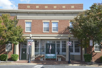 Highlandtown Plaza Co-op Apartments 62+ in Baltimore, MD - Foto de edificio - Building Photo