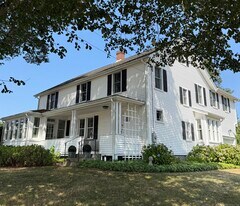 507 Stonington Rd in Stonington, CT - Building Photo