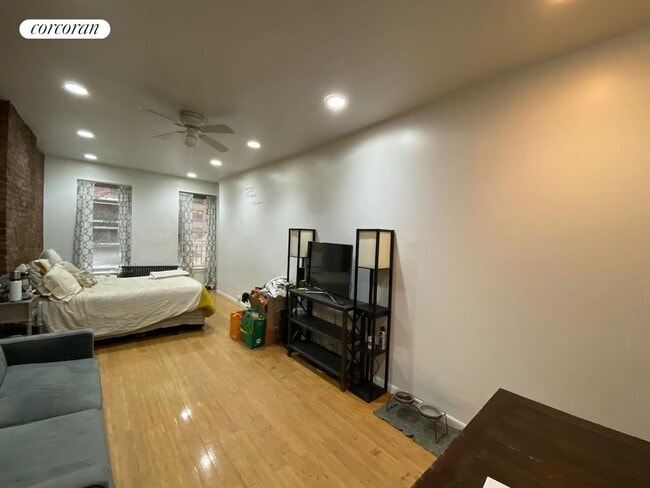 13 W 100th St in New York, NY - Building Photo - Building Photo