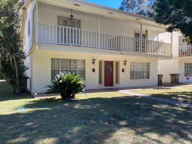property at 1015-101 SW McFarlane Ave