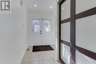 73 Four Seasons Crescent in East Gwillimbury, ON - Building Photo - Building Photo