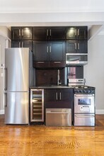 3 W 103rd St in New York, NY - Building Photo - Building Photo