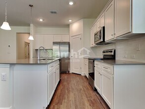 6439 Emerald Hls Wy in Wesley Chapel, FL - Building Photo - Building Photo