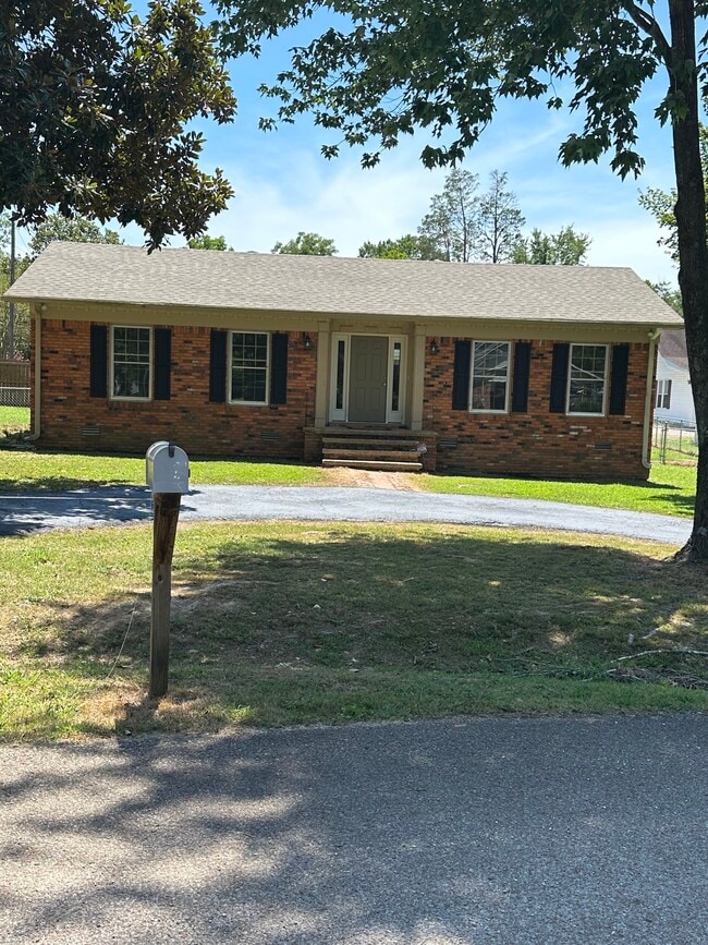 155 Daniel St in Savannah, TN - Building Photo - Building Photo