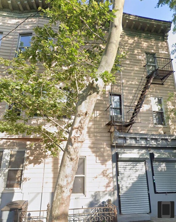 2303 Hughes Ave in Bronx, NY - Foto de edificio