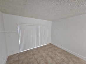 3272 NW 102nd Terrace in Coral Springs, FL - Building Photo - Building Photo