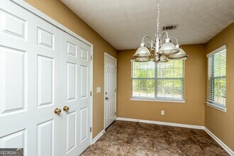 155 Pleasant Hills Dr in Covington, GA - Building Photo - Building Photo
