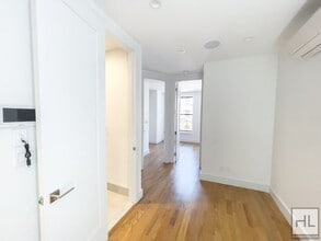 322 E 93rd St in New York, NY - Building Photo - Building Photo