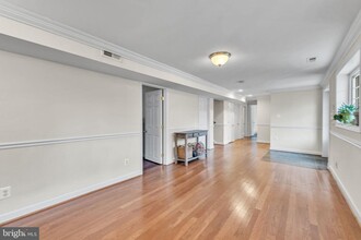 4415 Elmwood Dr in Alexandria, VA - Foto de edificio - Building Photo