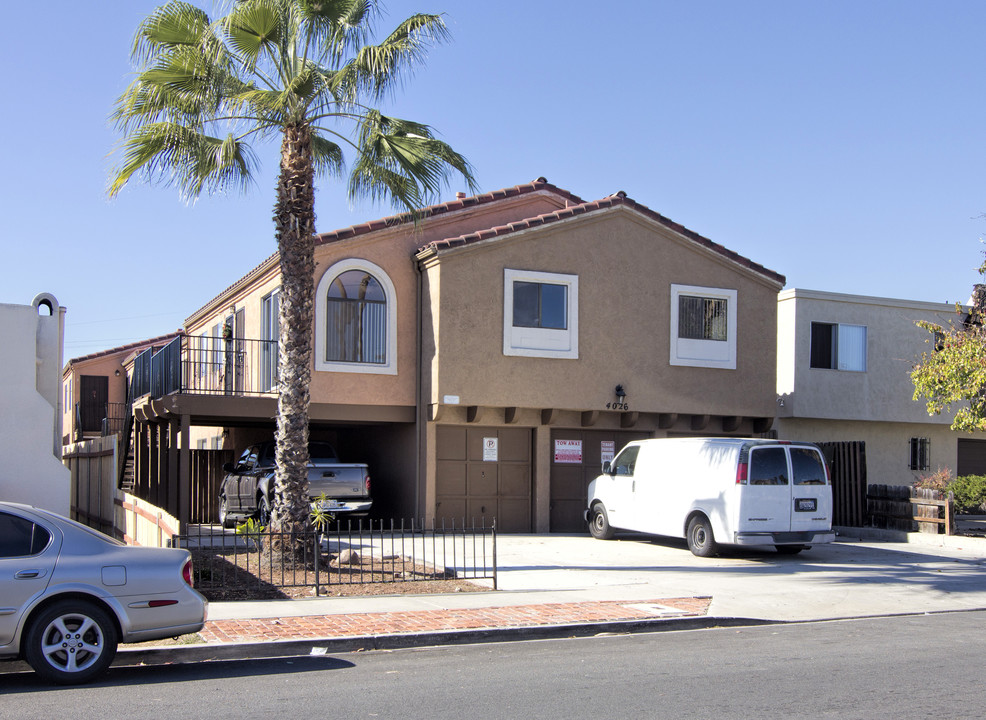 Arizona Villa Apartments in San Diego, CA - Foto de edificio