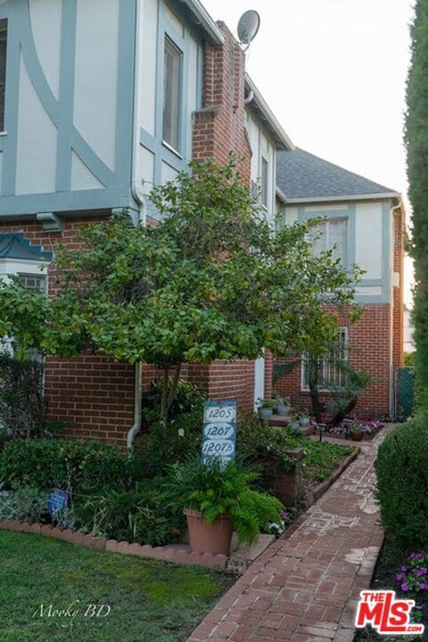 1207 S Orlando Ave in Los Angeles, CA - Building Photo - Building Photo