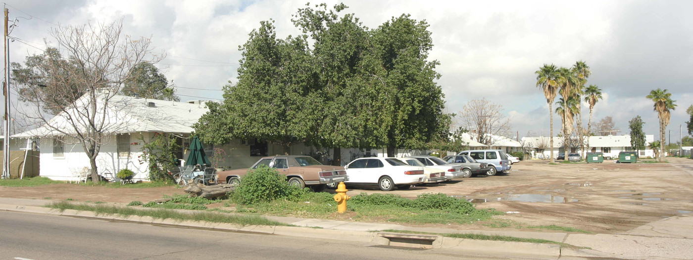 864 E Chandler Blvd in Chandler, AZ - Building Photo