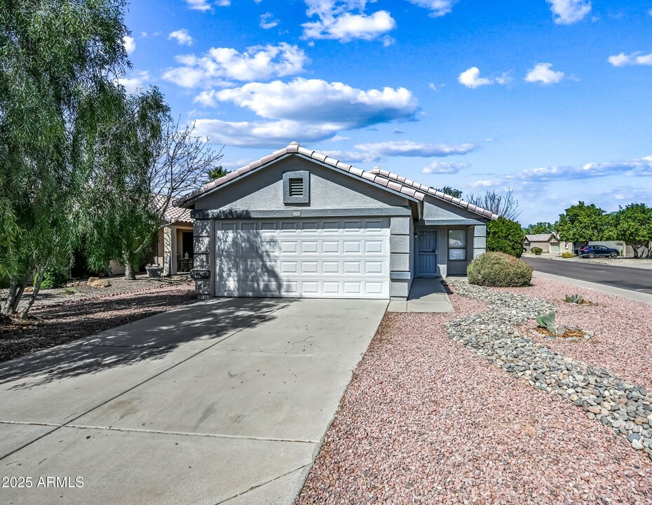 15702 W Cottonwood St in Surprise, AZ - Building Photo