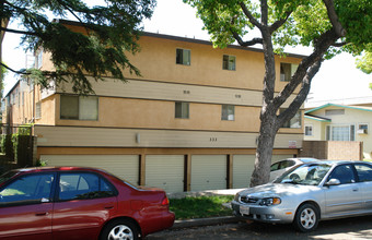 333 Chester St in Glendale, CA - Foto de edificio - Building Photo