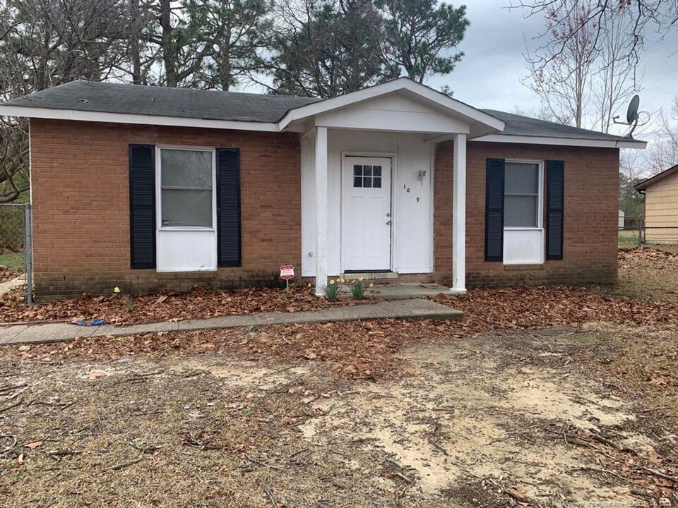 1009 Abrams St in Fayetteville, NC - Foto de edificio