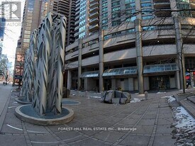 750 Bay St. in Toronto, ON - Building Photo