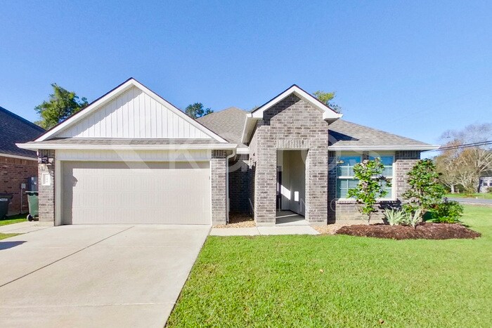 100 Yardley Ct in Lafayette, LA - Building Photo