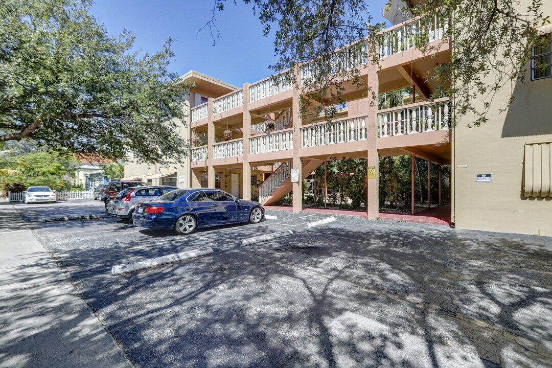 1943 Monroe St-Unit -210d in Hollywood, FL - Building Photo