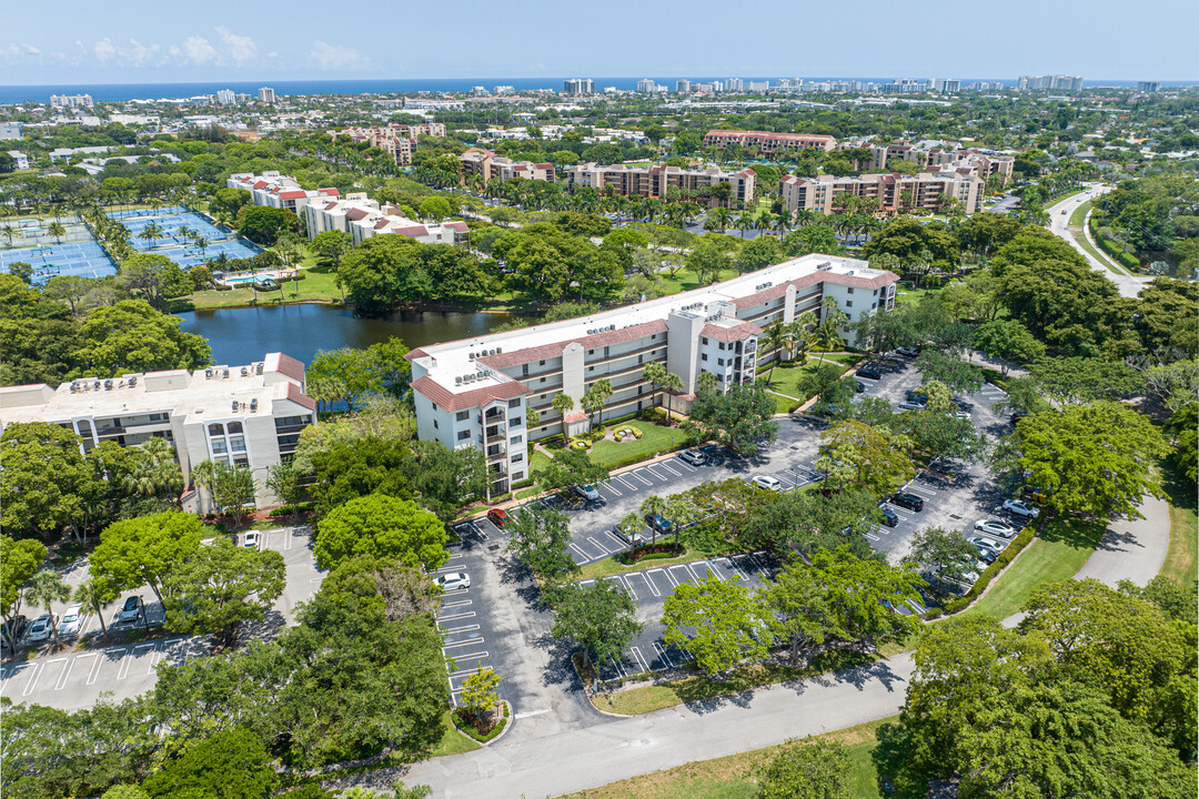 St. Tropez Condominiums in Delray Beach, FL - Foto de edificio