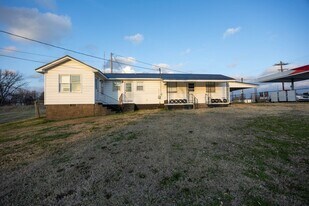 200 Sycamore St N in Cowan, TN - Building Photo