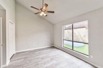 10811 Kirktown Dr in Houston, TX - Building Photo - Building Photo