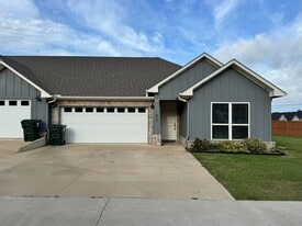 Aria Village in Whitehouse, TX - Building Photo