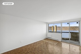1 Glenwood Ave in Yonkers, NY - Building Photo - Building Photo