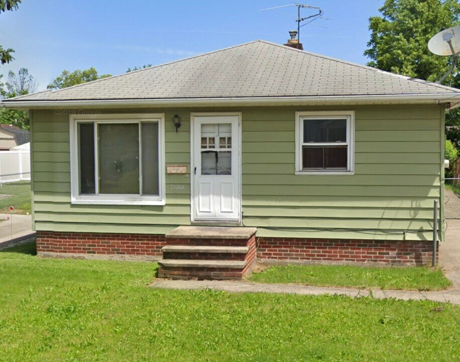 13206 Carrington Ave in Cleveland, OH - Building Photo