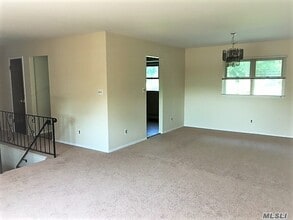 5 Tredwell Ct in Syosset, NY - Building Photo - Building Photo