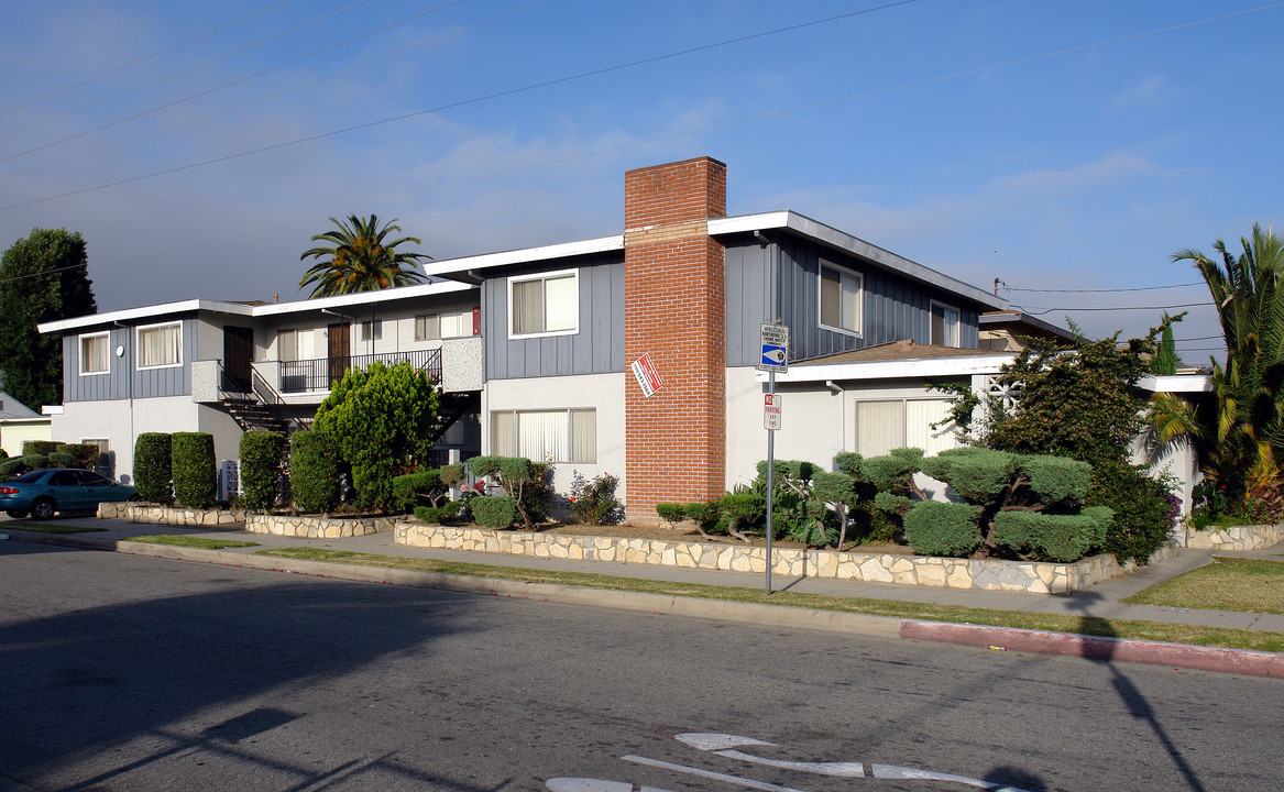 4102 W 118th St in Hawthorne, CA - Building Photo