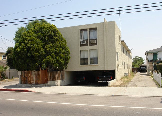 7012 Woodley Ave in Van Nuys, CA - Building Photo - Building Photo