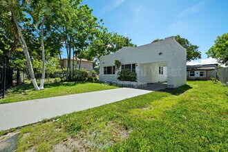 7772 NW 9th Ave in Miami, FL - Building Photo - Building Photo