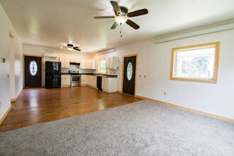 504 Decorah Ave in Decorah, IA - Building Photo - Building Photo