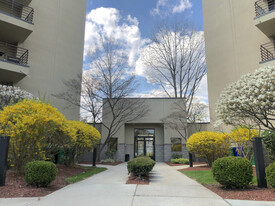1204 Whitney Ave in Hamden, CT - Building Photo