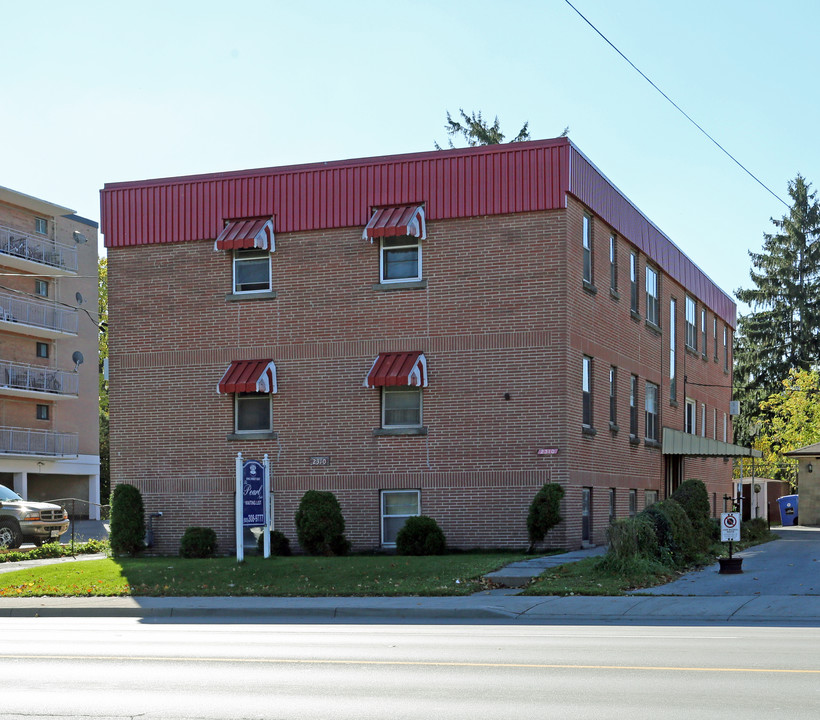 The Pearl Apartments in Hamilton, ON - Building Photo