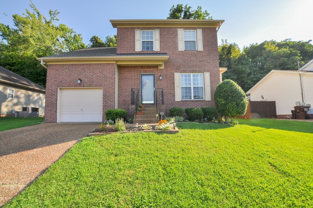 419 Brownstone St in Mount Juliet, TN - Building Photo