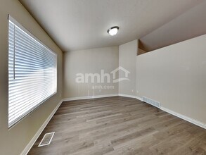 96 N 1660 W in West Point, UT - Foto de edificio - Building Photo