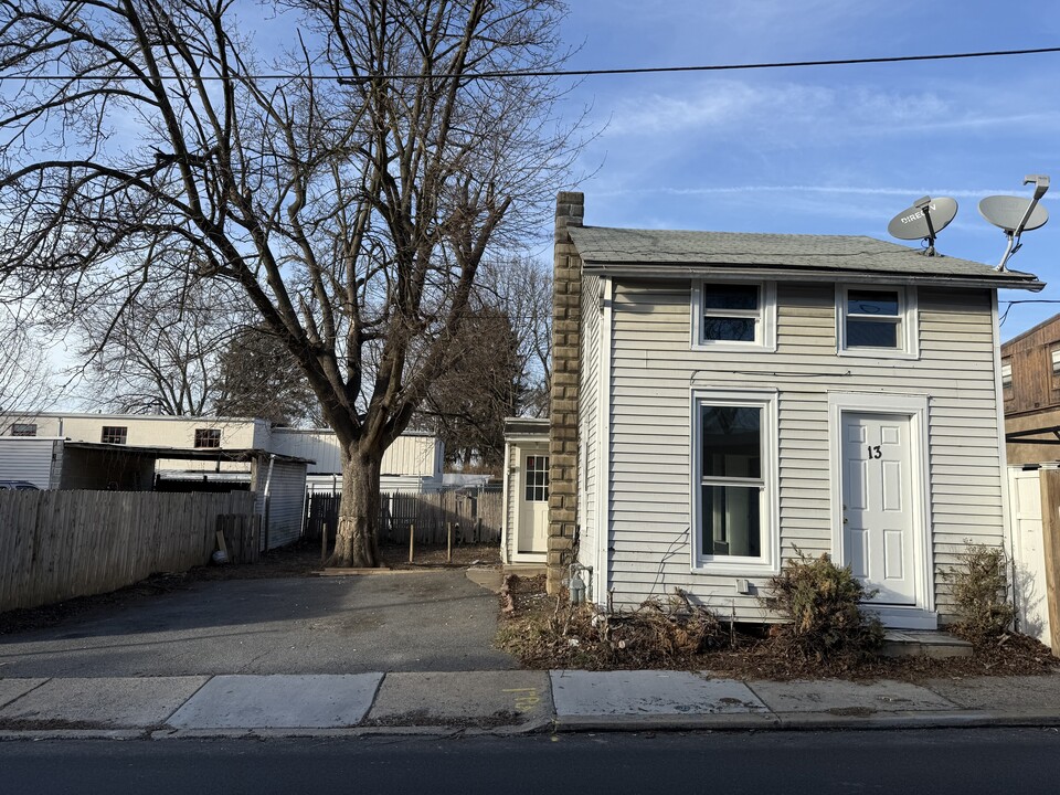 13 Hager St in Lancaster, PA - Building Photo