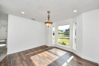 616 S Rivershire Dr in Conroe, TX - Foto de edificio - Building Photo