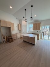 211 Kahana Ln in Bastrop, TX - Foto de edificio - Building Photo