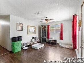 142 Jean St in San Antonio, TX - Building Photo - Building Photo