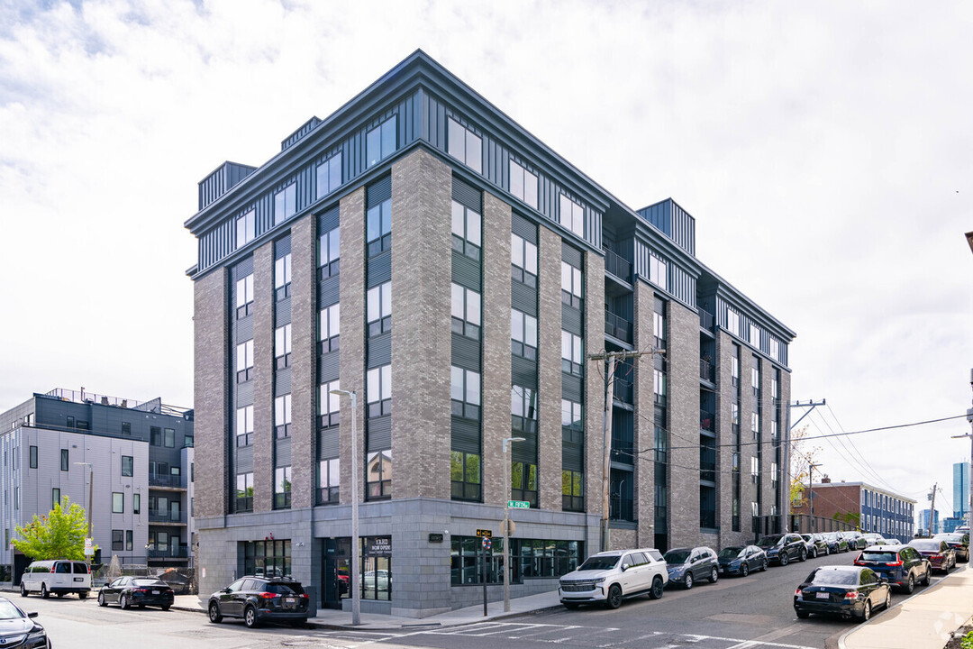 55 W 5th St, Unit 608 in Boston, MA - Building Photo