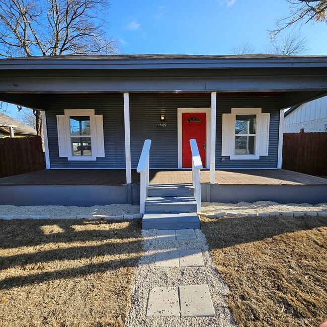 property at 1509 W Collin St