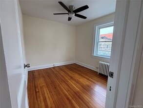 8 E Carver St in Huntington, NY - Building Photo - Building Photo